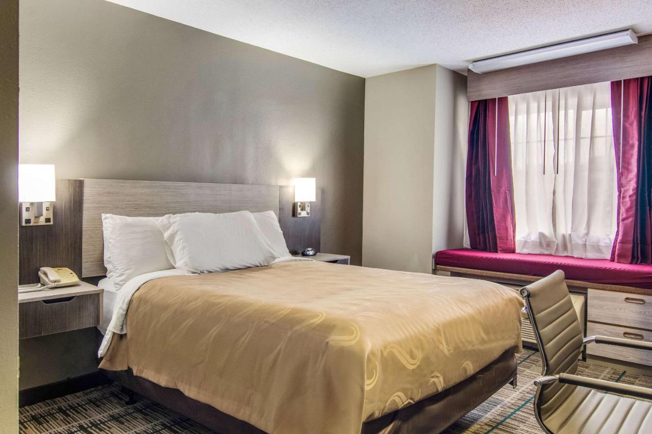 Quality Inn & Suites Grove City-Outlet Mall 외부 사진