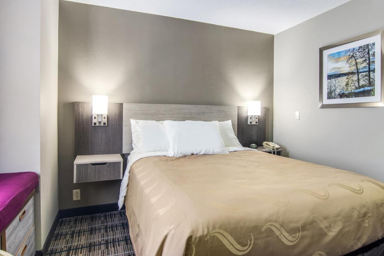 Quality Inn & Suites Grove City-Outlet Mall 외부 사진