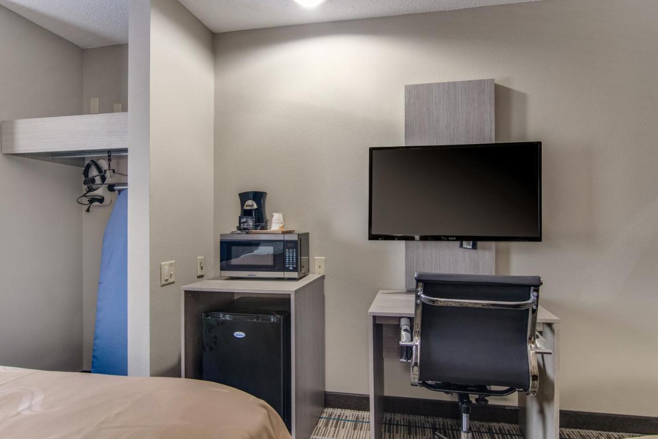 Quality Inn & Suites Grove City-Outlet Mall 외부 사진