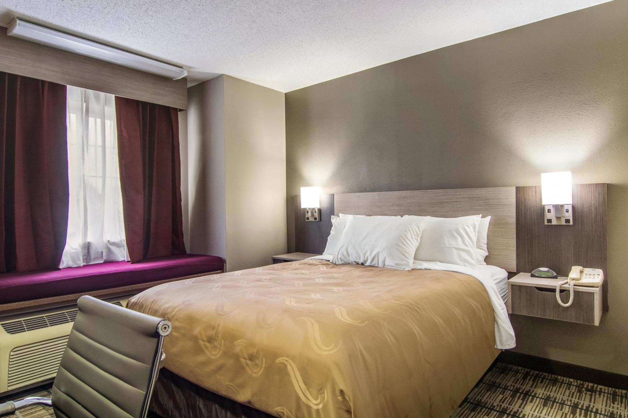 Quality Inn & Suites Grove City-Outlet Mall 외부 사진