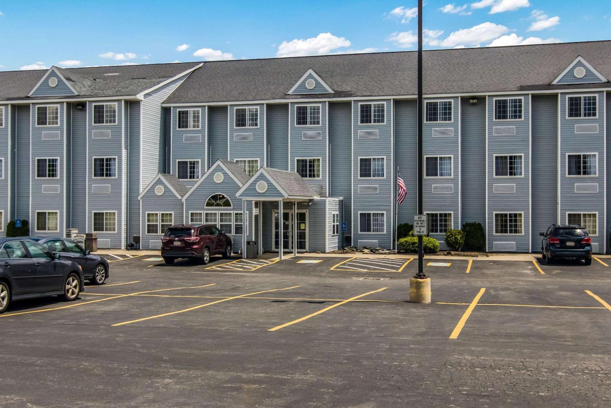 Quality Inn & Suites Grove City-Outlet Mall 외부 사진