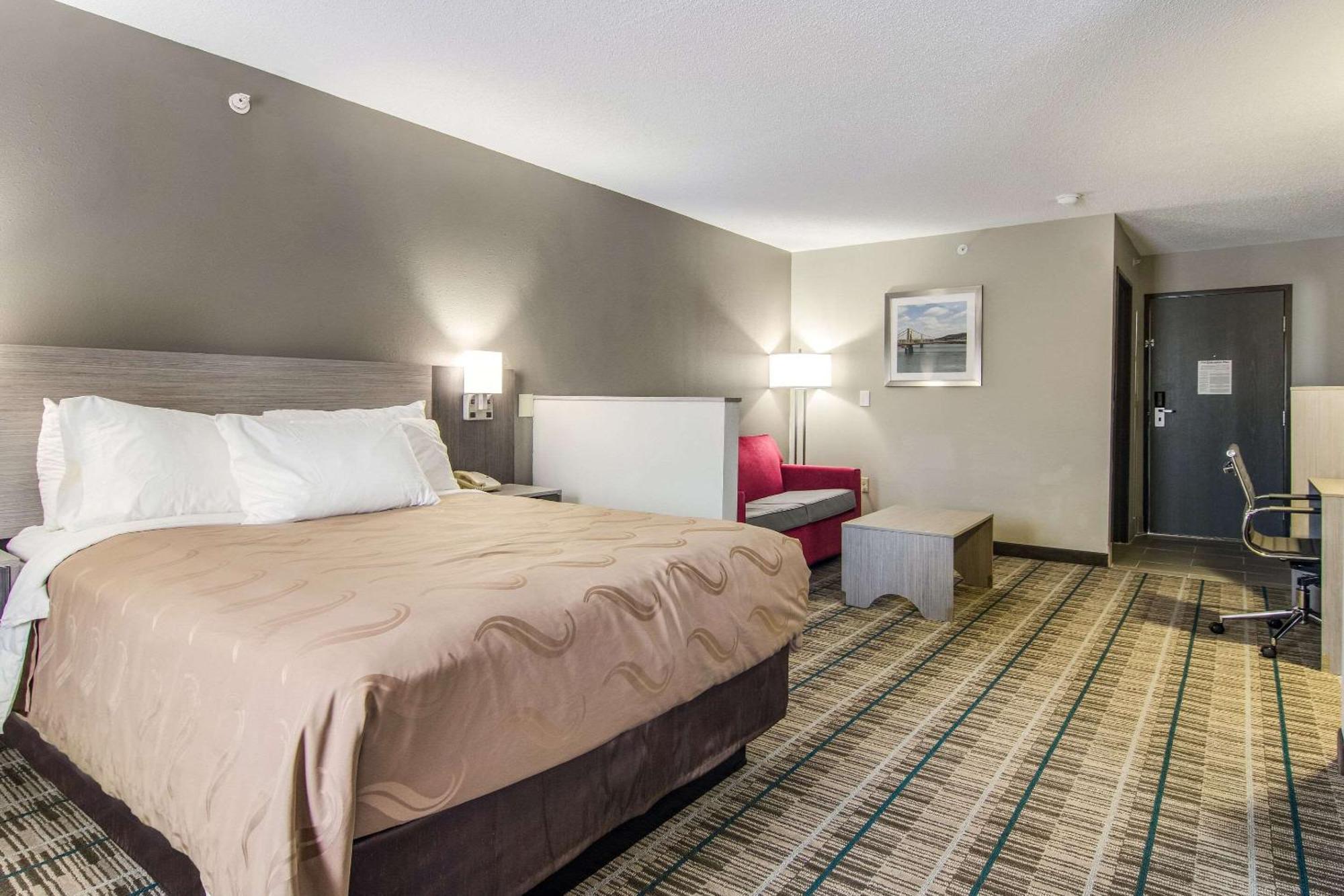 Quality Inn & Suites Grove City-Outlet Mall 외부 사진