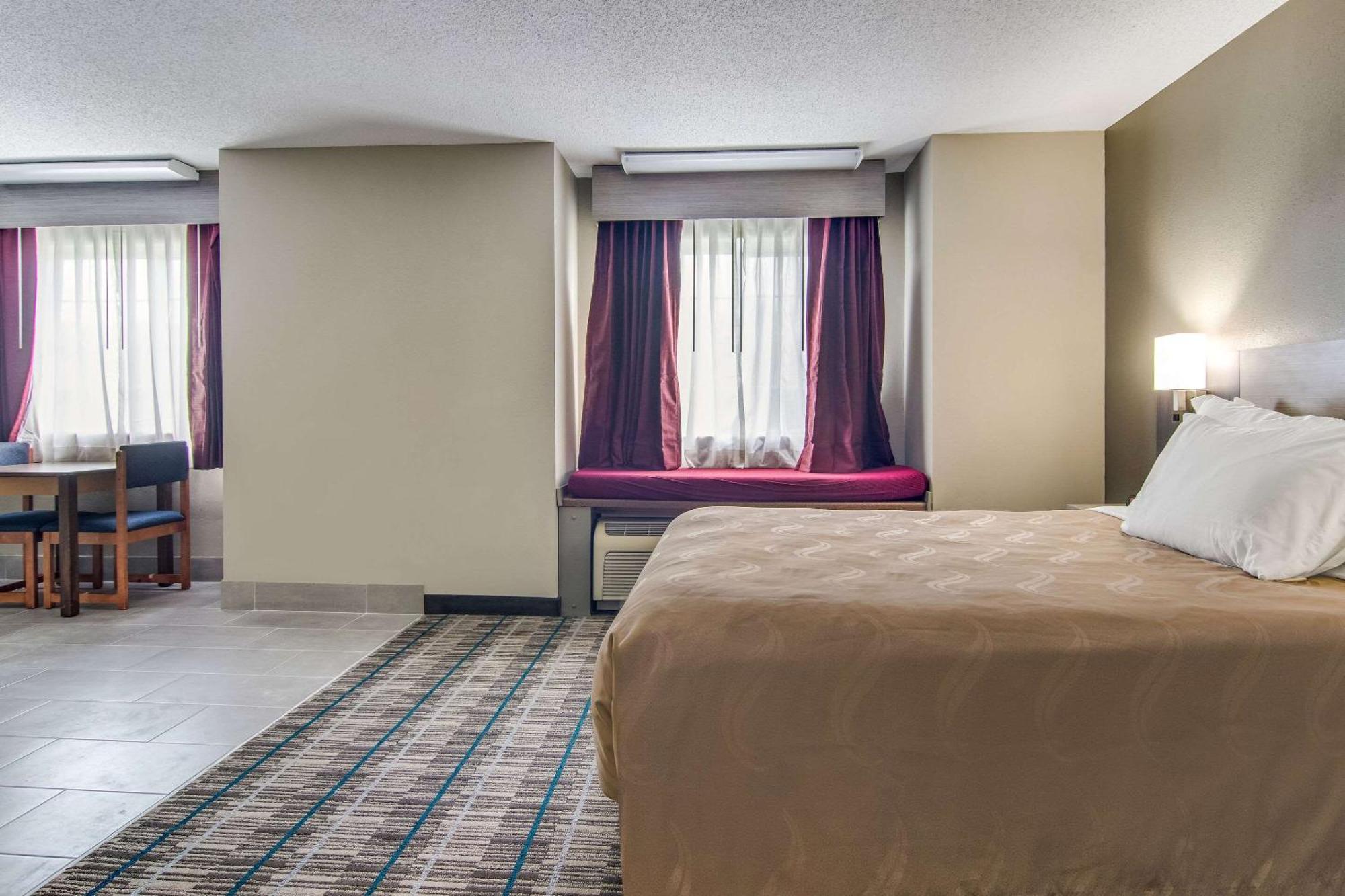Quality Inn & Suites Grove City-Outlet Mall 외부 사진