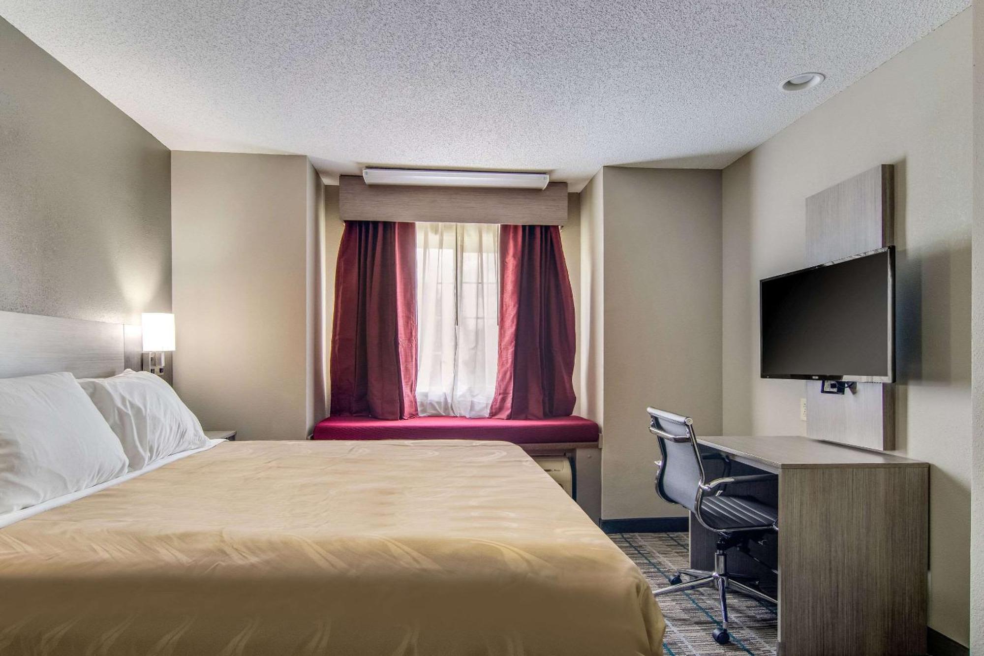 Quality Inn & Suites Grove City-Outlet Mall 외부 사진