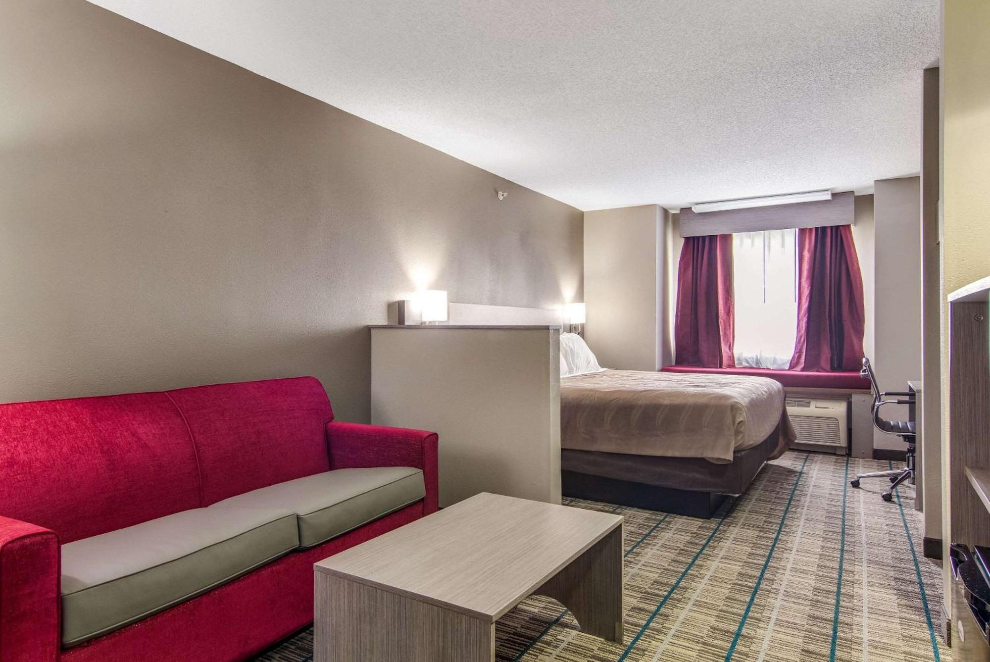 Quality Inn & Suites Grove City-Outlet Mall 외부 사진