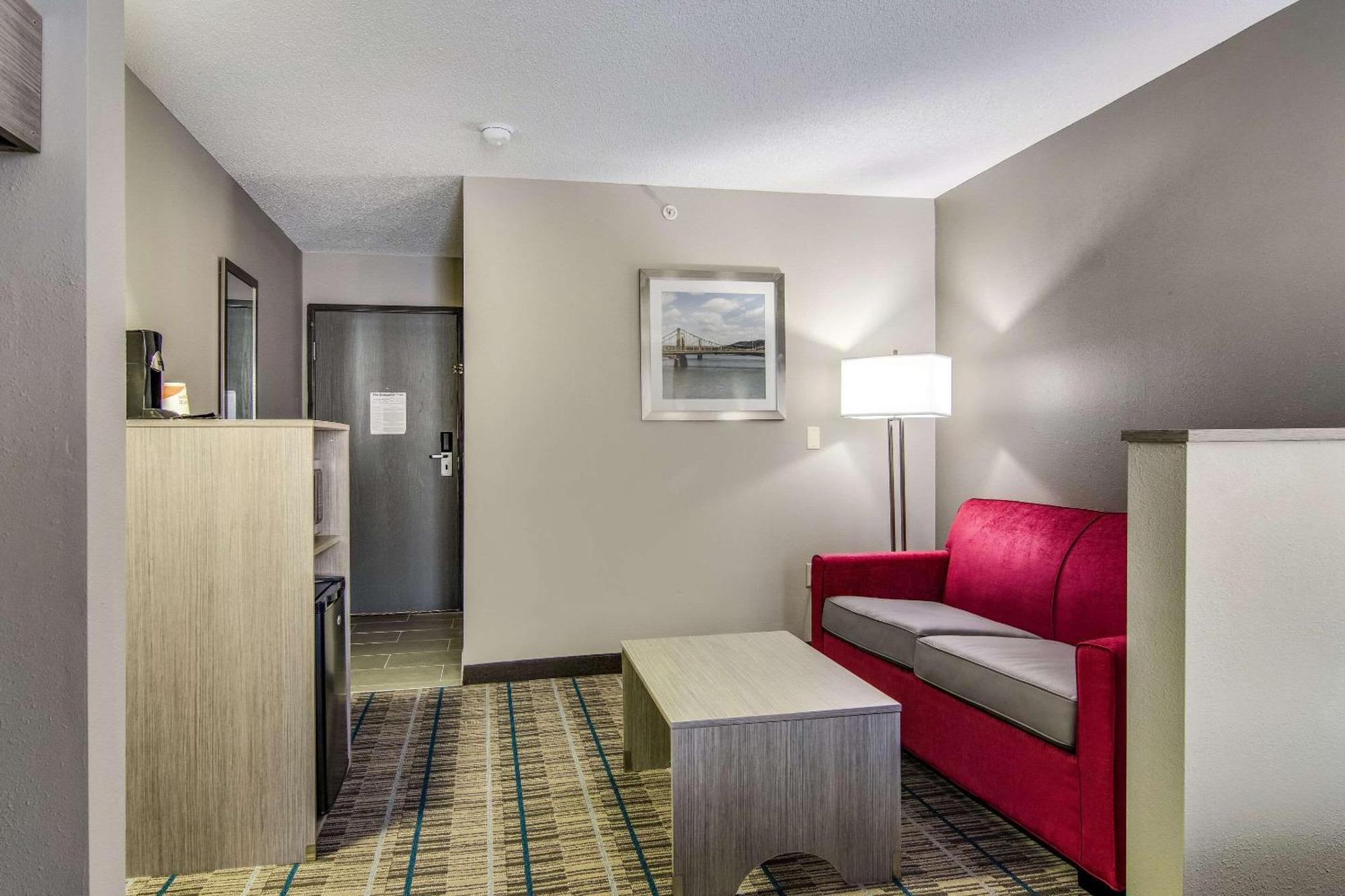 Quality Inn & Suites Grove City-Outlet Mall 외부 사진