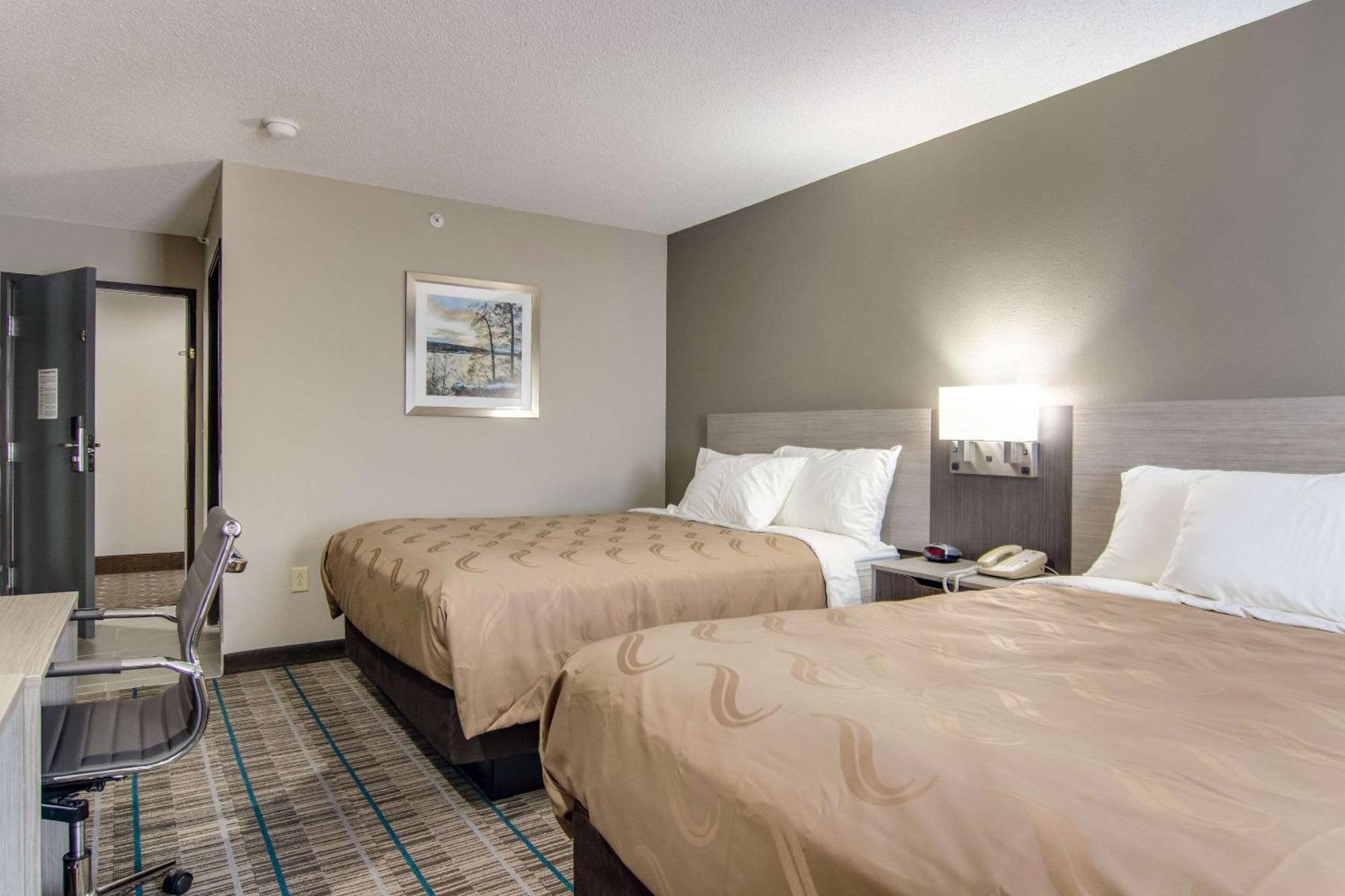 Quality Inn & Suites Grove City-Outlet Mall 외부 사진