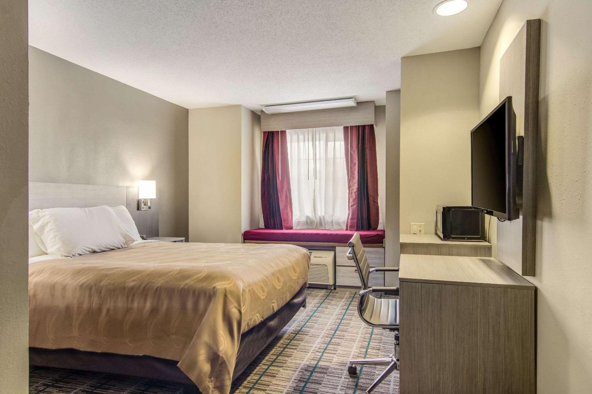 Quality Inn & Suites Grove City-Outlet Mall 외부 사진