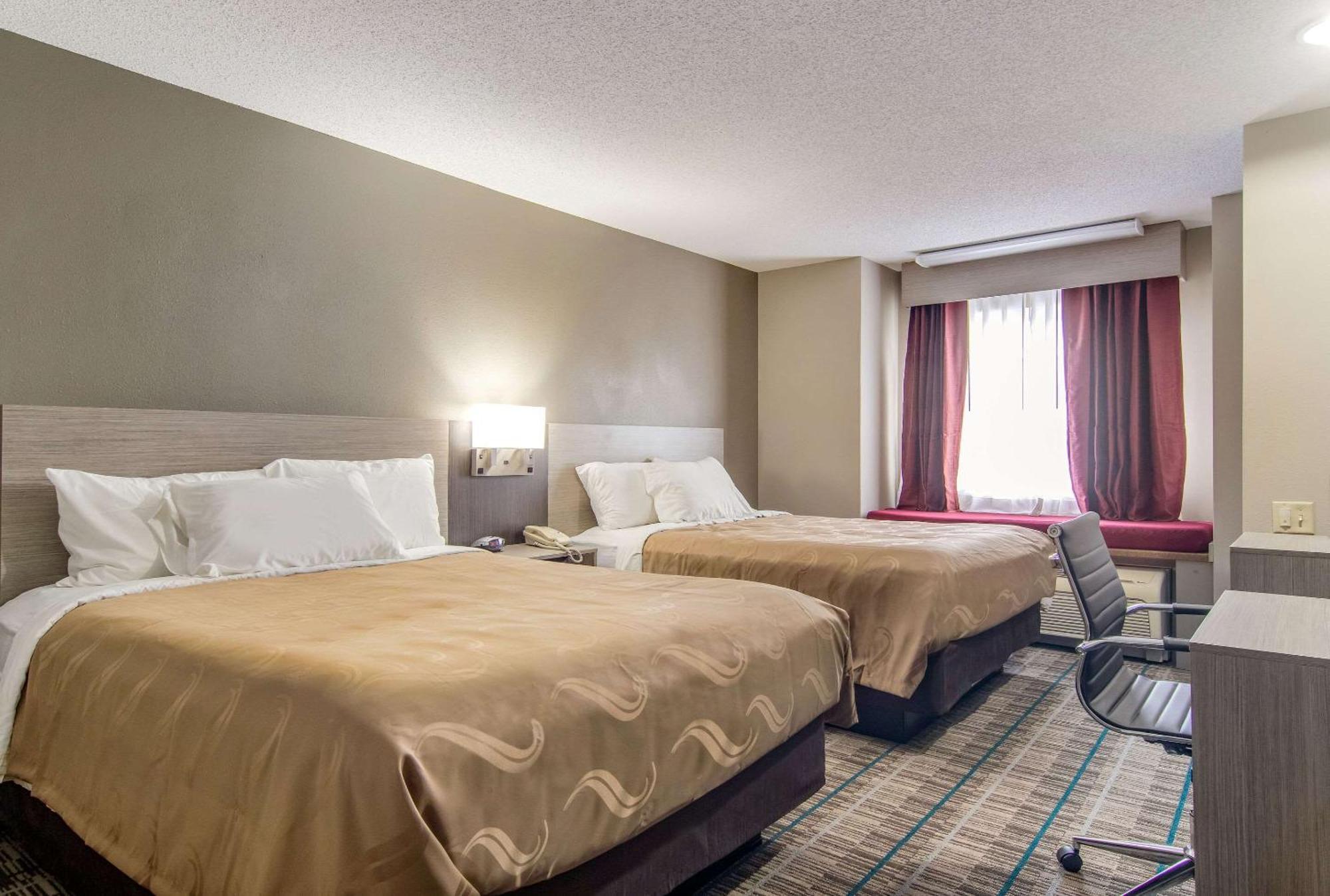 Quality Inn & Suites Grove City-Outlet Mall 외부 사진