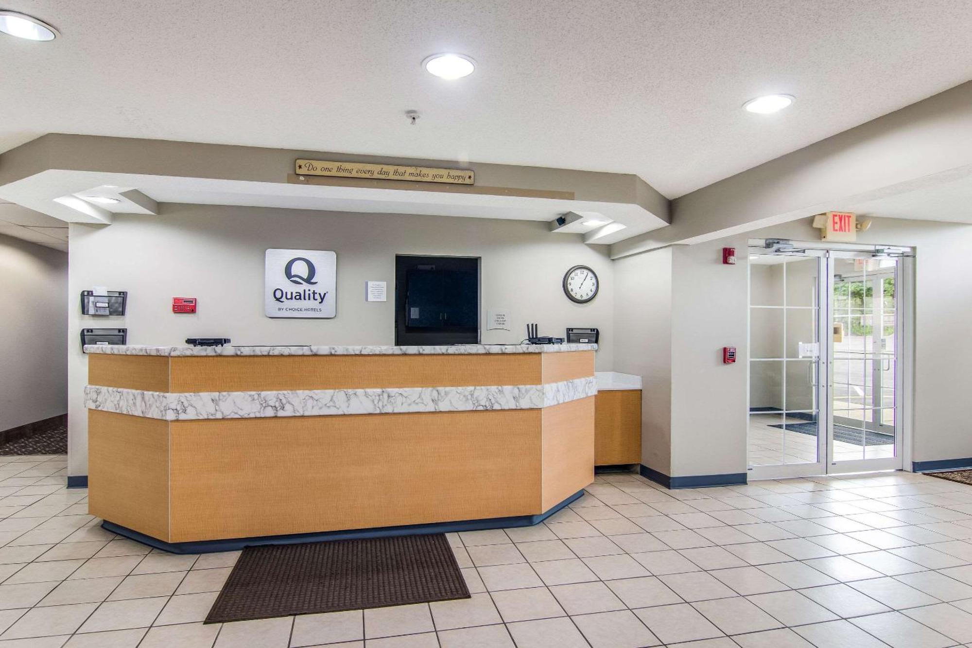 Quality Inn & Suites Grove City-Outlet Mall 외부 사진